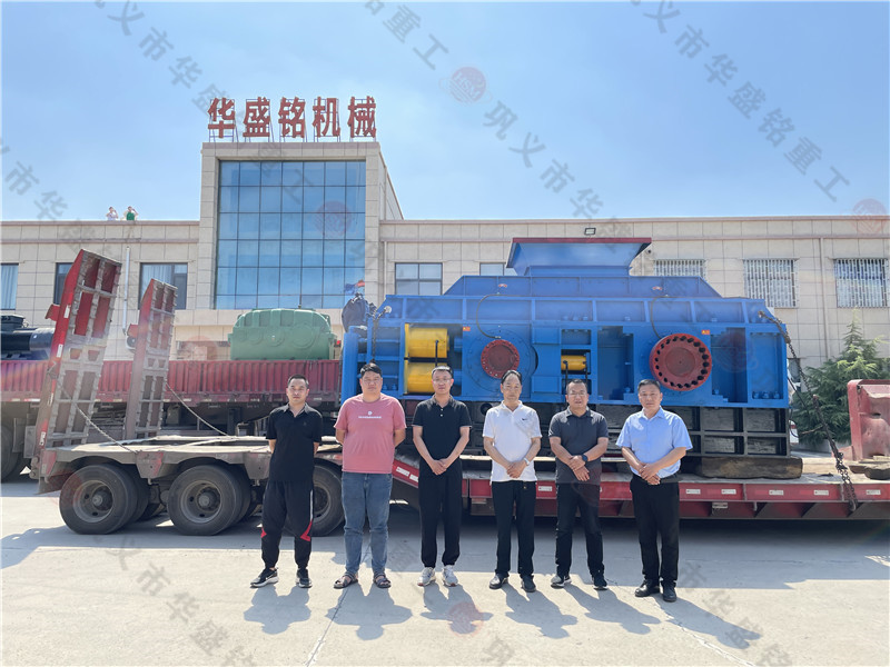 破碎河卵石用什么機(jī)器？能用大型對(duì)輥破碎機(jī)嗎？
